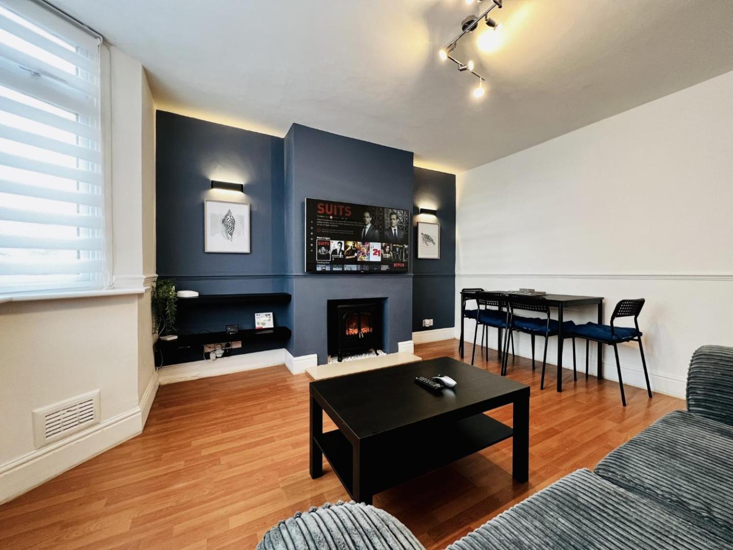 Monthly Offers, 7 Guests, Business, Wifi Coventry