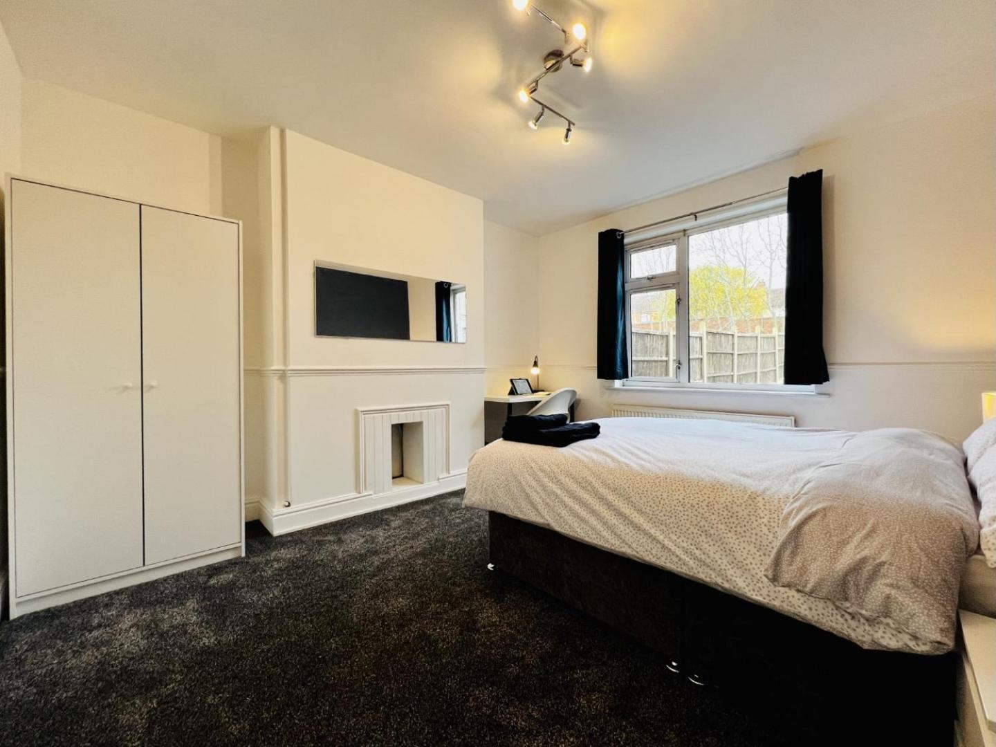 Monthly Offers, 7 Guests, Business, Wifi Apartment *